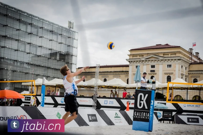 从进球到助攻：深度剖析上榜足球明星排名前十的关键数据与高光时刻